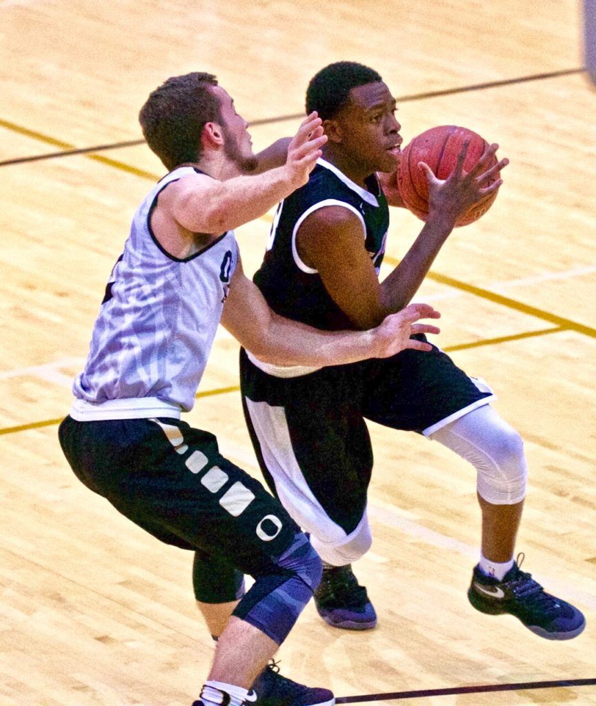 Sacred Heart's Kevion Nolan (R), a Samford commitment, tries to get past Oxford's Jerod Guthrie in a battle between two of the top guards in Calhoun County.